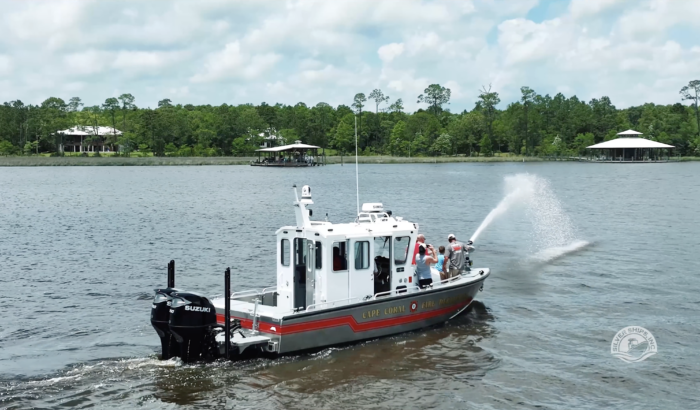 freedom 30 boat spraying water
